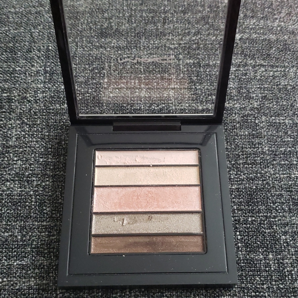 MAC Velux Pearlfusion Shadow